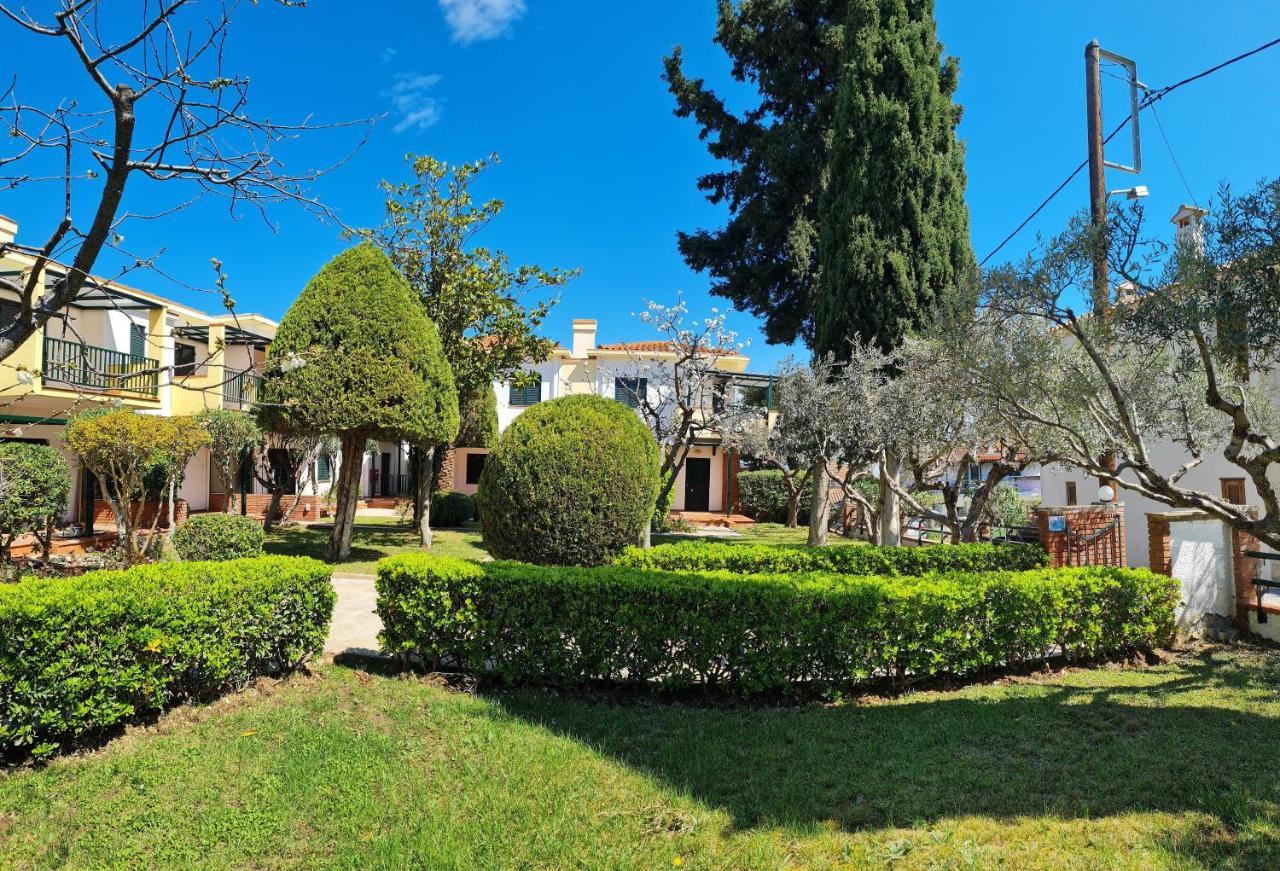Elia Apartments Áfitos Extérieur photo