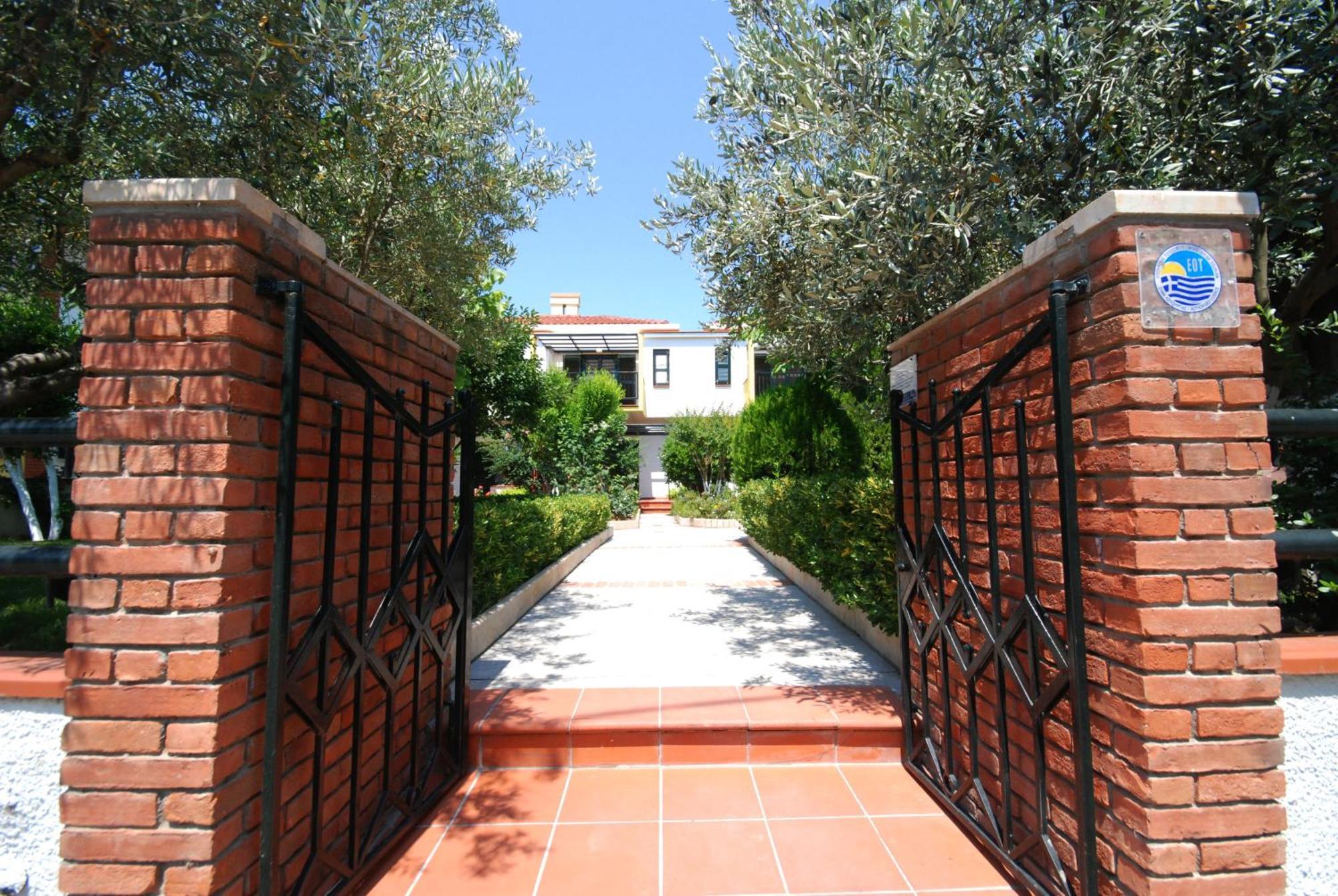 Elia Apartments Áfitos Extérieur photo