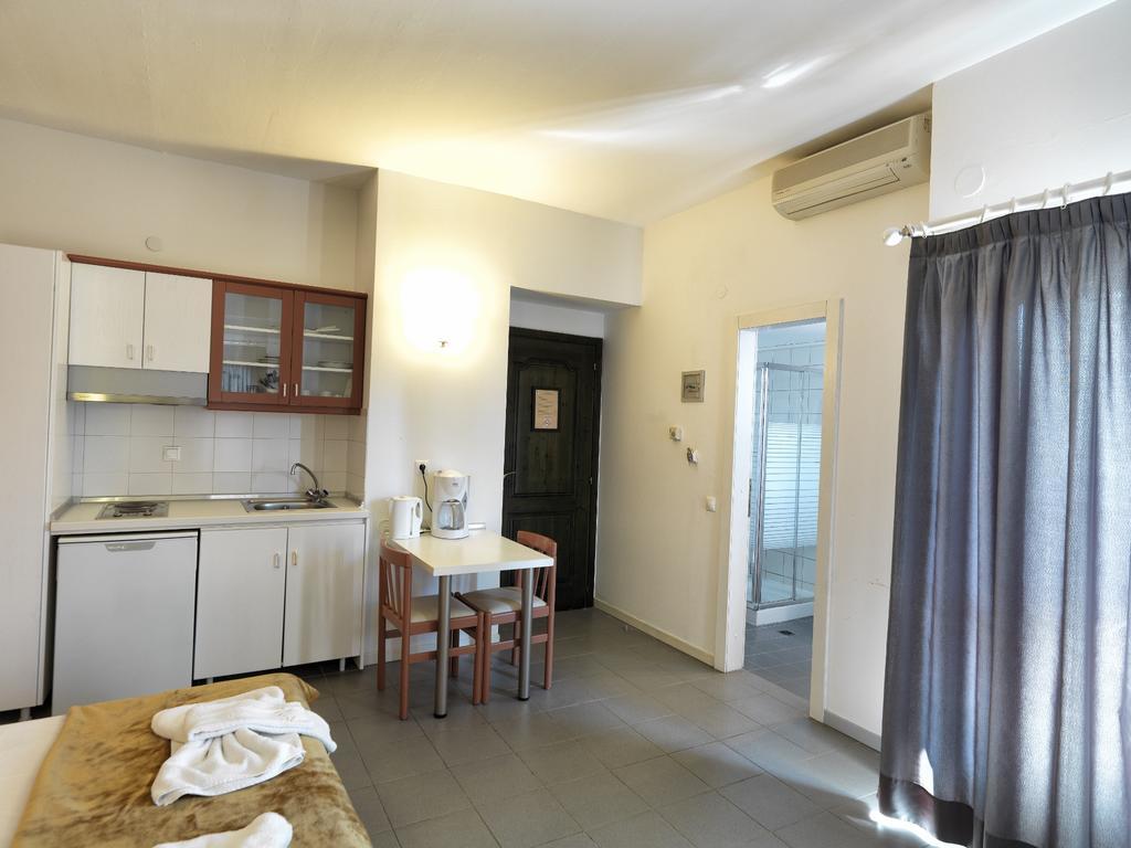 Elia Apartments Áfitos Extérieur photo