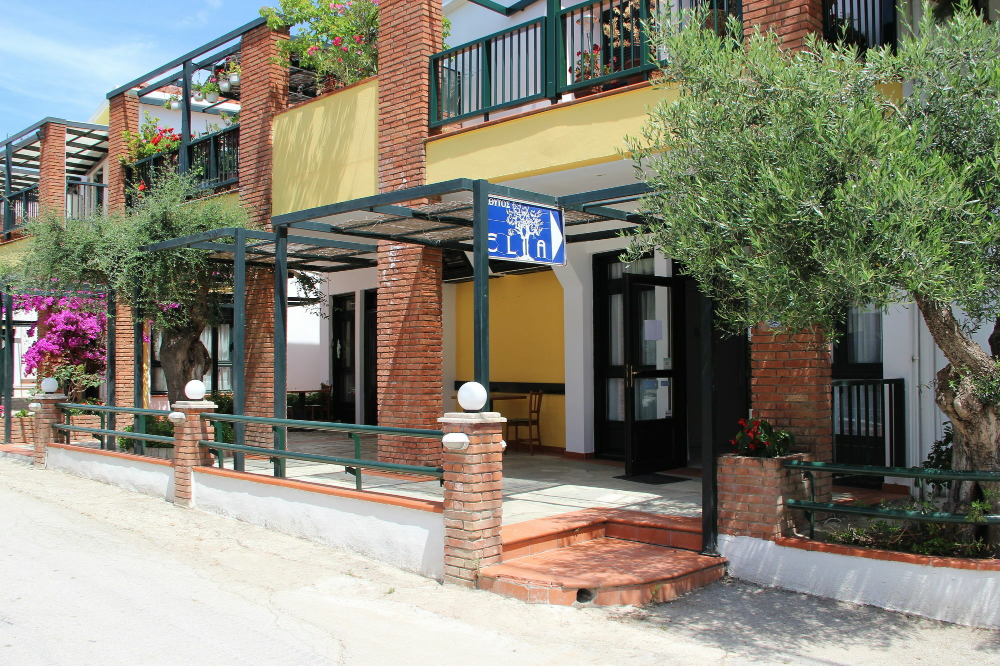 Elia Apartments Áfitos Extérieur photo