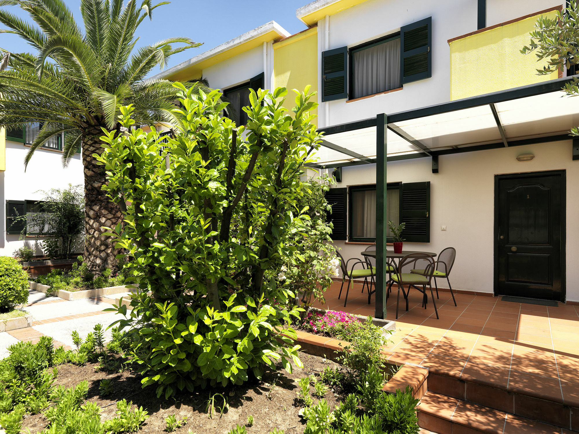 Elia Apartments Áfitos Extérieur photo